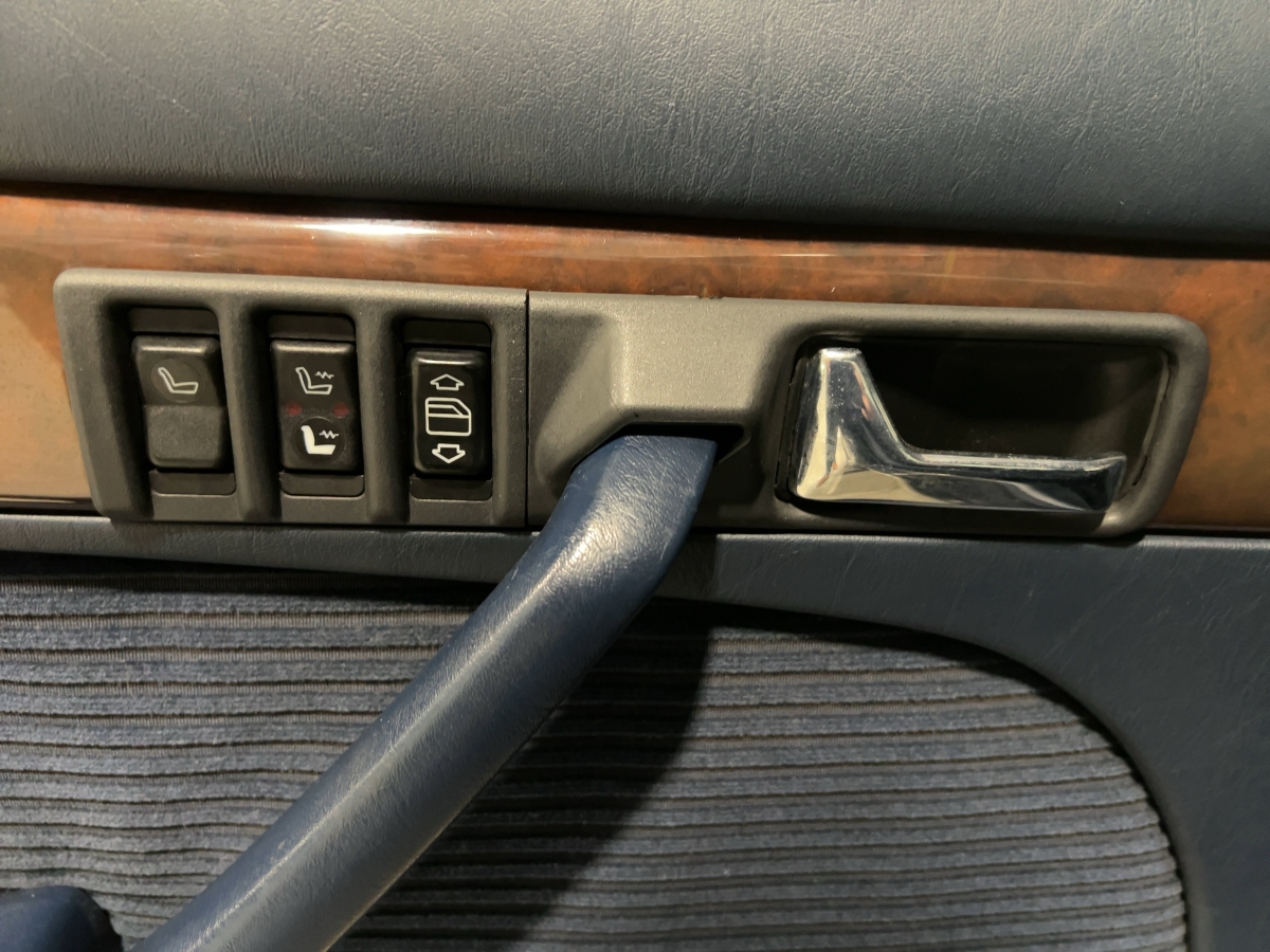 Mercedes-Benz 560 SEL lang