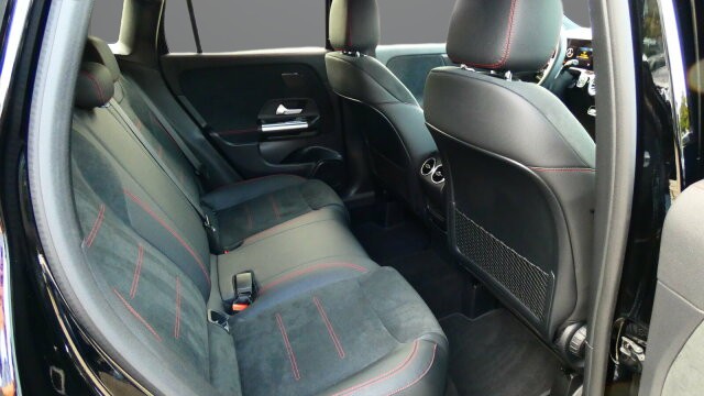 MERCEDES-BENZ GLA 200 AMG Line