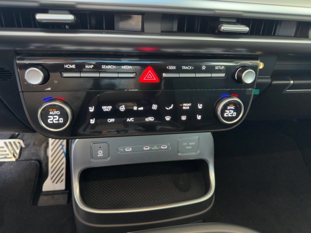 Hyundai IONIQ 9 Elektro 6-Sitzer W Uniq