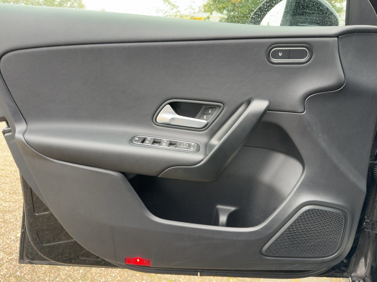 MERCEDES-BENZ A 180 Progressiv