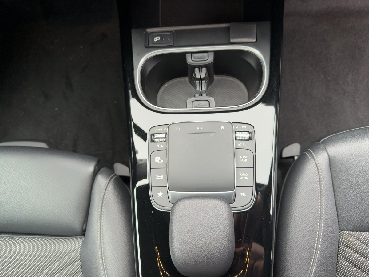 MERCEDES-BENZ A 180 Progressiv