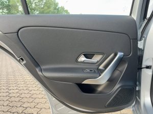 MERCEDES-BENZ A 180  Progressive